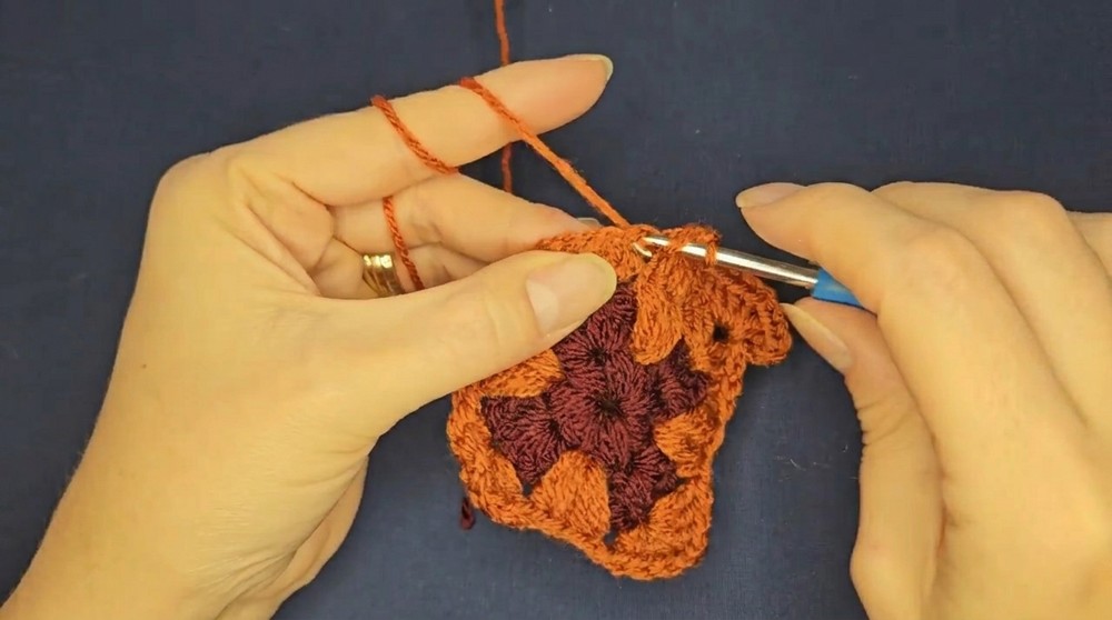 How to Crochet a Puff Stitch Granny Square pattern (7)