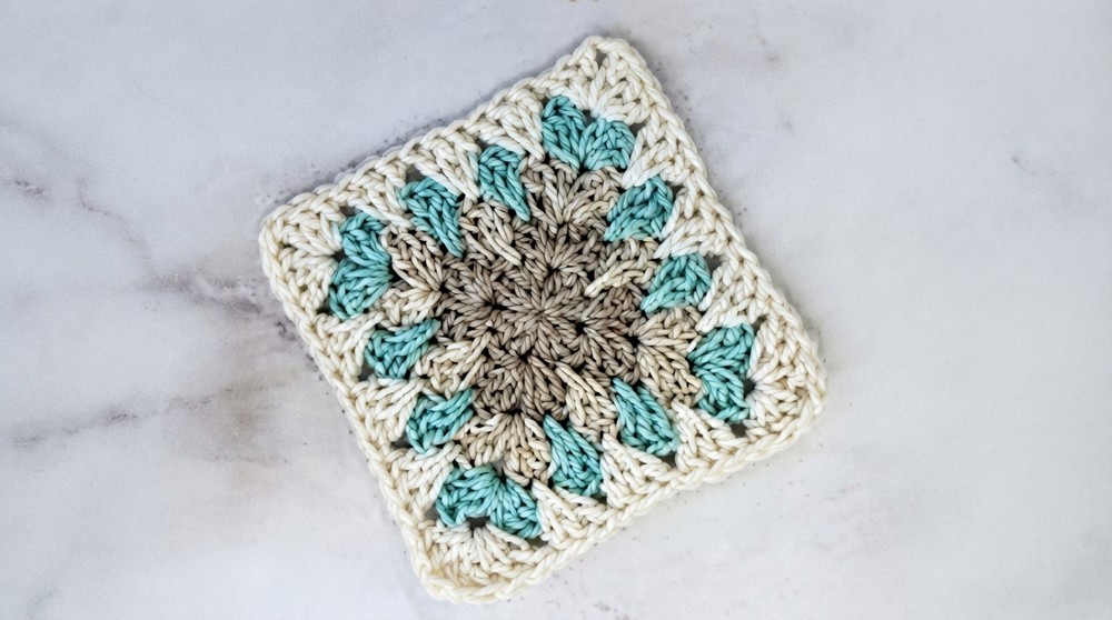 How to Crochet a Spike Stitch Granny Square Free Pattern (4)