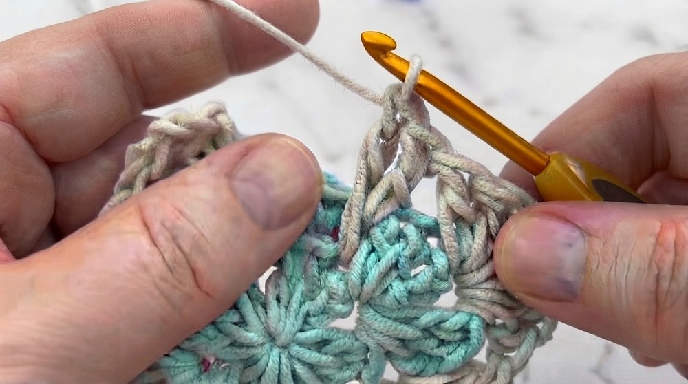 How to Crochet a Spike Stitch Granny Square Free Pattern (6)