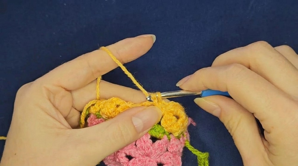 How to Crochet an Easy Granny Square Deck Pattern (7)