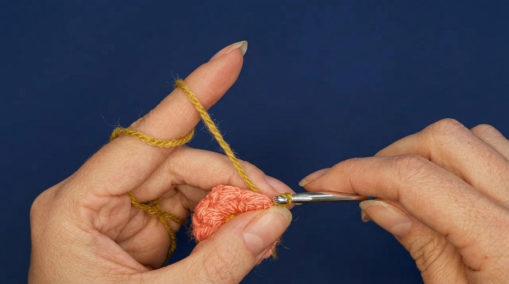 How to Crochet an Easy Granny Square for Beginners (7)