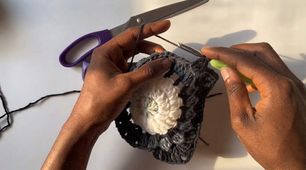 How to Crochet the Spider Web Granny Square (3)
