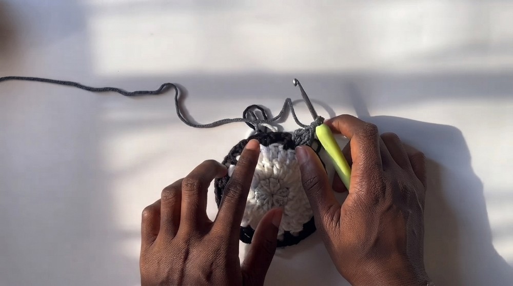 How to Crochet the Spider Web Granny Square (4)