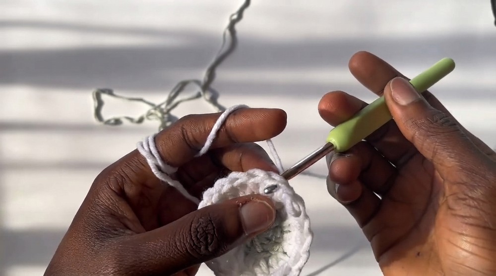 How to Crochet the Spider Web Granny Square (5)