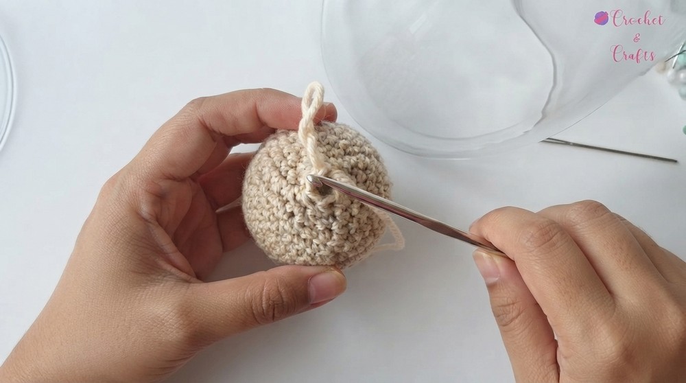 How to crochet Amigurumi Witch Doll (4)