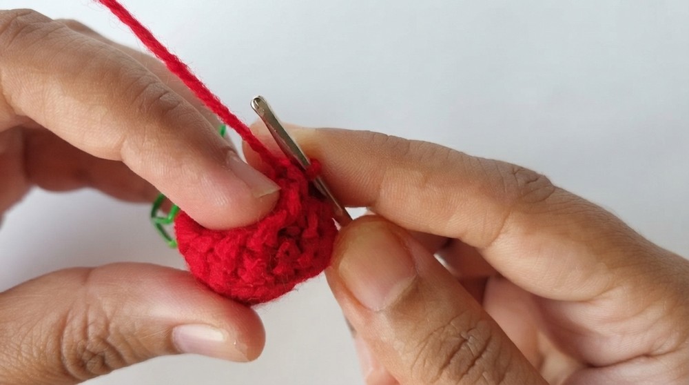 How to crochet Amigurumi Witch Doll (6)