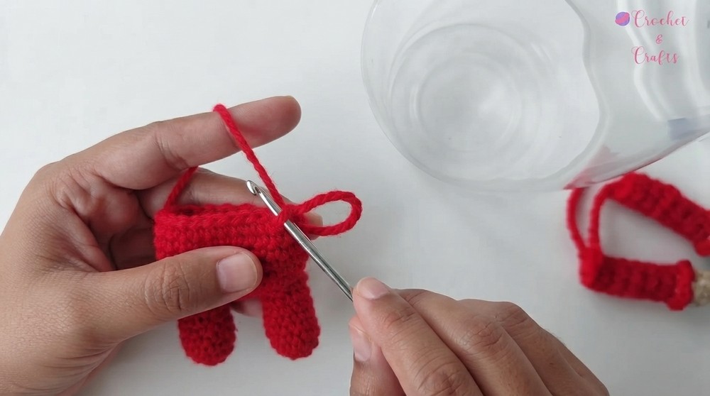 How to crochet Amigurumi Witch Doll (7)
