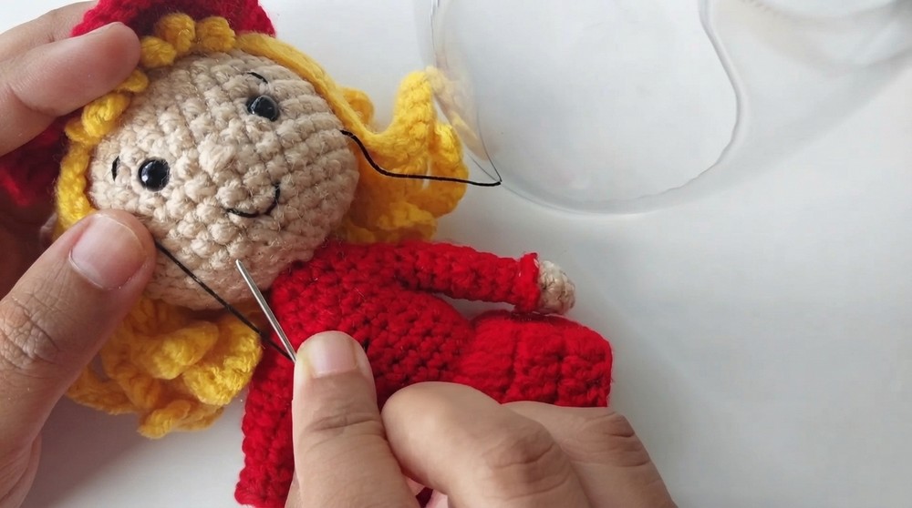 How to crochet Amigurumi Witch Doll (8)