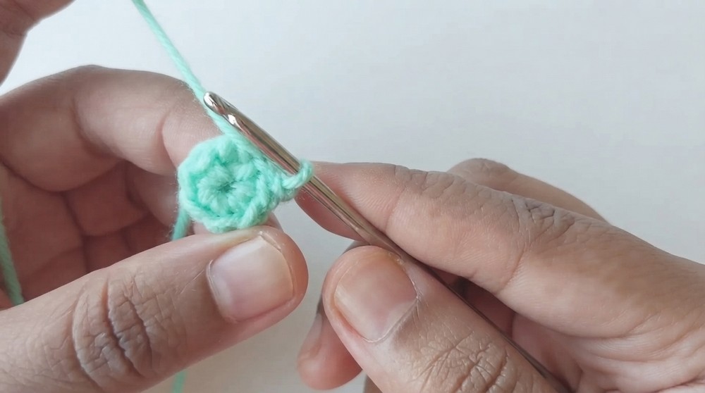 How to crochet STAR Amigurumi Keychain or bagcharm or car mirror hanging 3