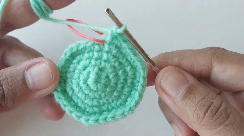 How to crochet STAR Amigurumi Keychain or bagcharm or car mirror hanging 4