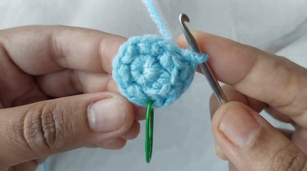 How to crochet Tiny Top Hat 🎩 Step-by-step crochet tutorial for tiny top hat for absolute beginner (4)