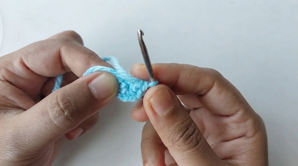 How to crochet Tiny Top Hat 🎩 Step-by-step crochet tutorial for tiny top hat for absolute beginner (8)