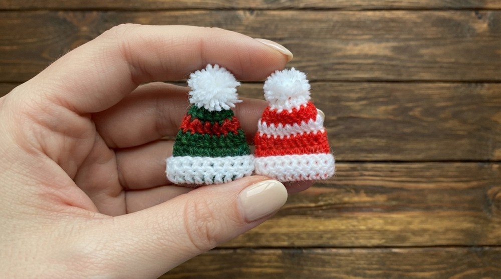 New Year's 🎄 mini HAT 🎄 for the Christmas tree, crocheted (2)
