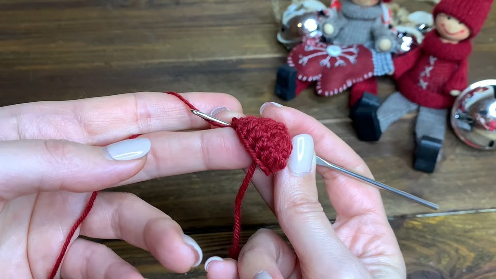 New Year's 🎄 mini HAT 🎄 for the Christmas tree, crocheted (5)