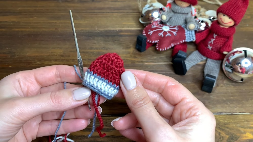 New Year's 🎄 mini HAT 🎄 for the Christmas tree, crocheted (6)
