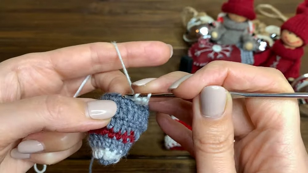 New Year's 🎄 mini HAT 🎄 for the Christmas tree, crocheted (7)