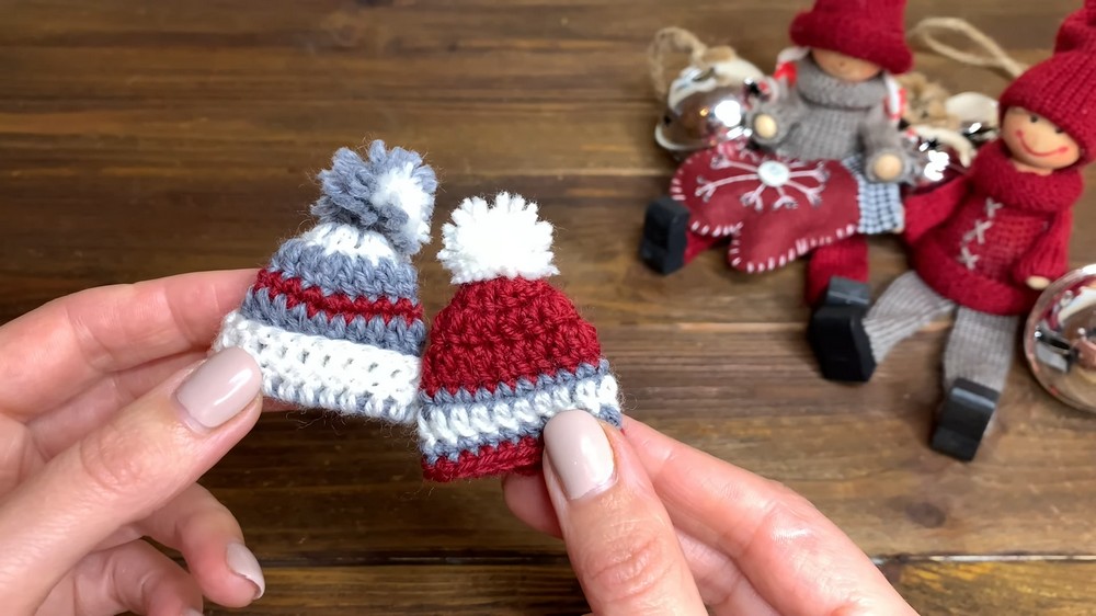 New Year's 🎄 mini HAT 🎄 for the Christmas tree, crocheted (8)