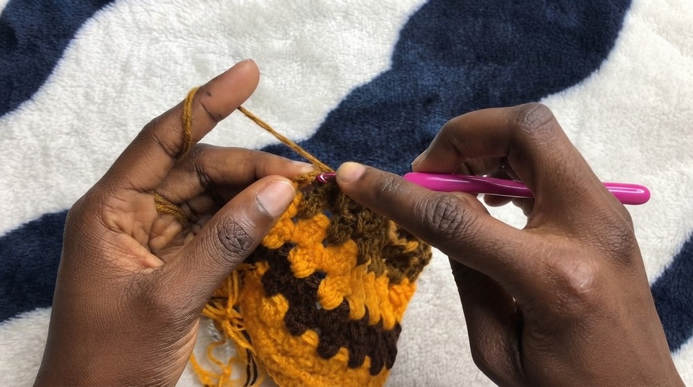 How to Crochet the Granny Stitch (4)