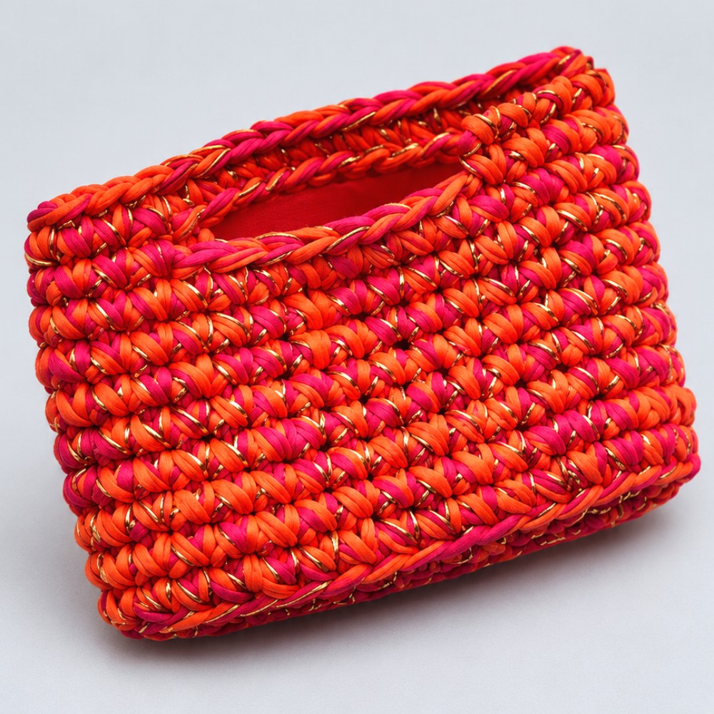 A super simple crochet pattern for a cosmetic bag (10)