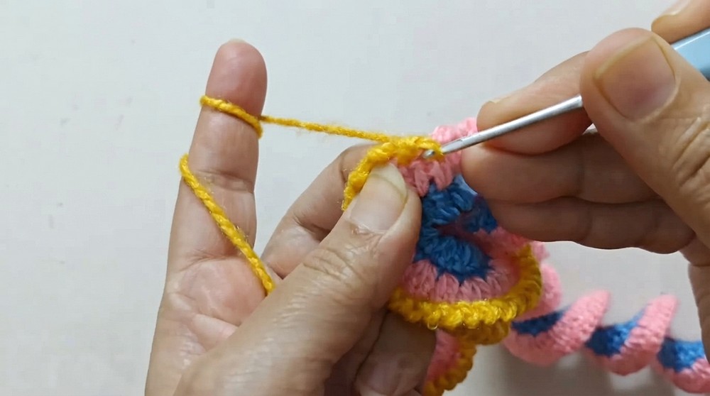Crochet Wind Spinner, Rainbow Wind Spinner, Gifting Option (5)
