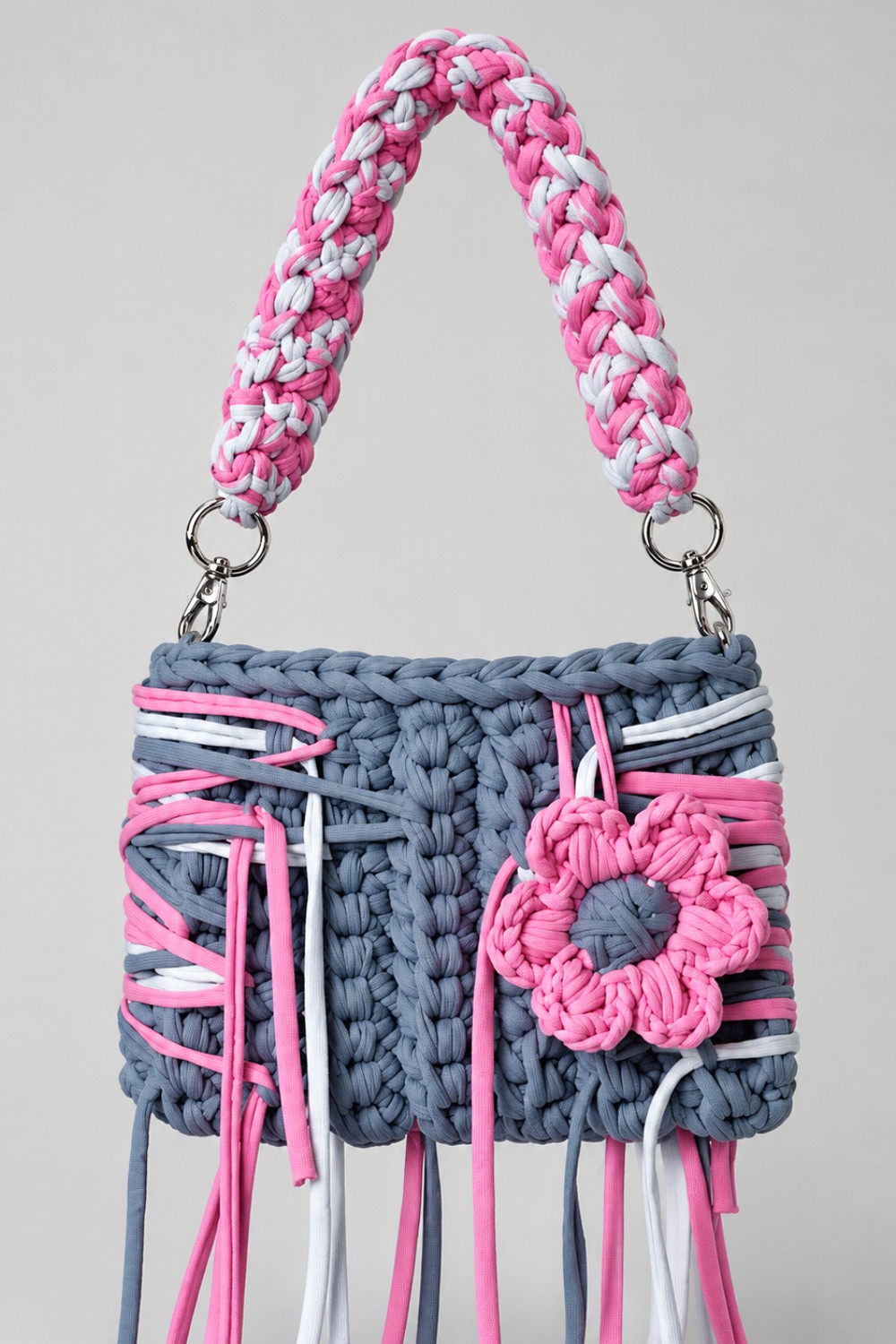 How To Crochet Bag With A Keychain Made From Knitted Yarn (2)