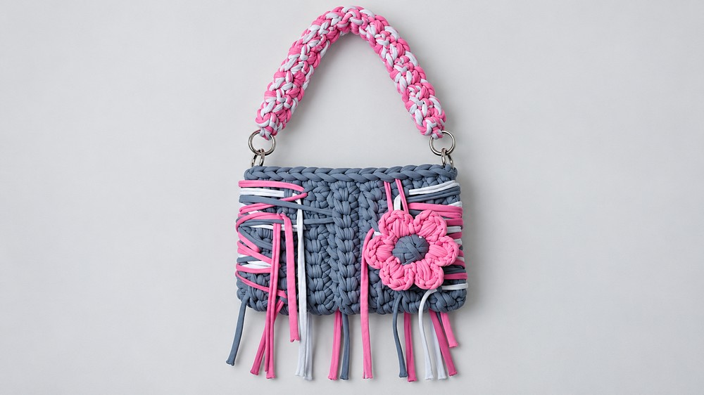 How To Crochet Bag With A Keychain Made From Knitted Yarn (3)