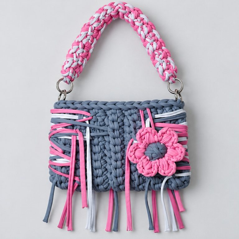 How To Crochet Bag With A Keychain Made From Knitted Yarn (5)