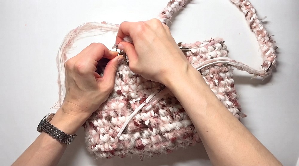 How To Crochet Bag With Flowers (7)