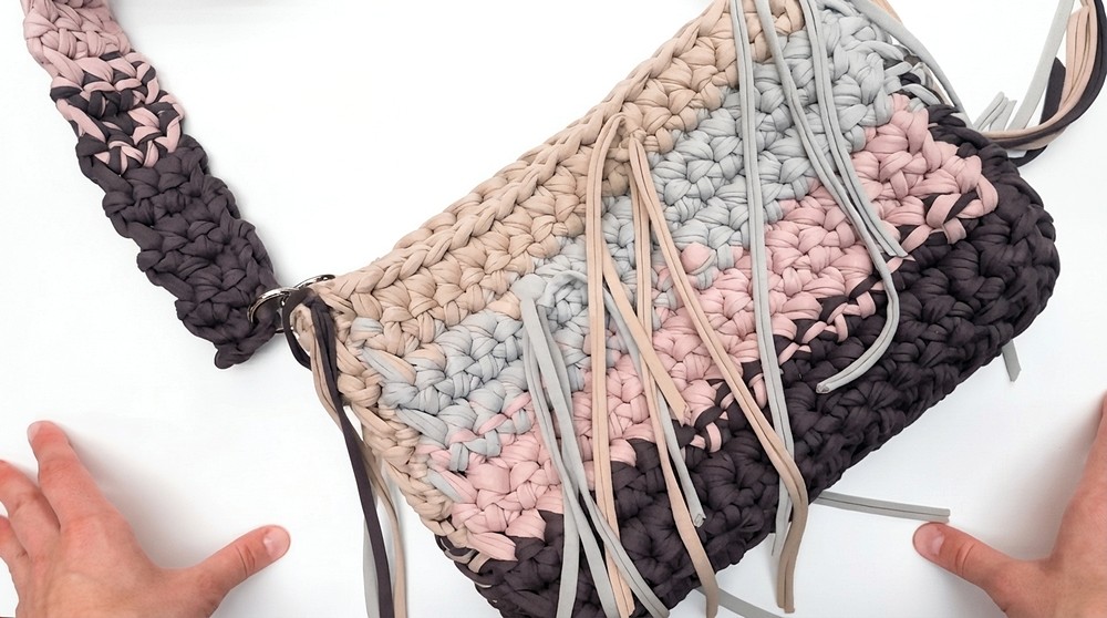 How To Crochet Beautiful Bag (10)