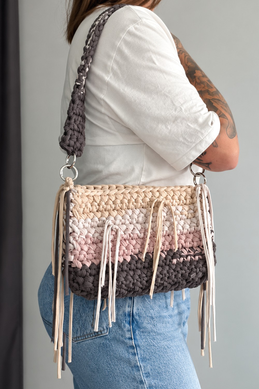 How To Crochet Beautiful Bag (2)