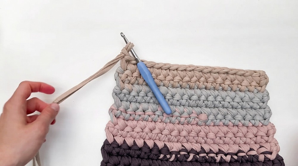 How To Crochet Beautiful Bag (5)