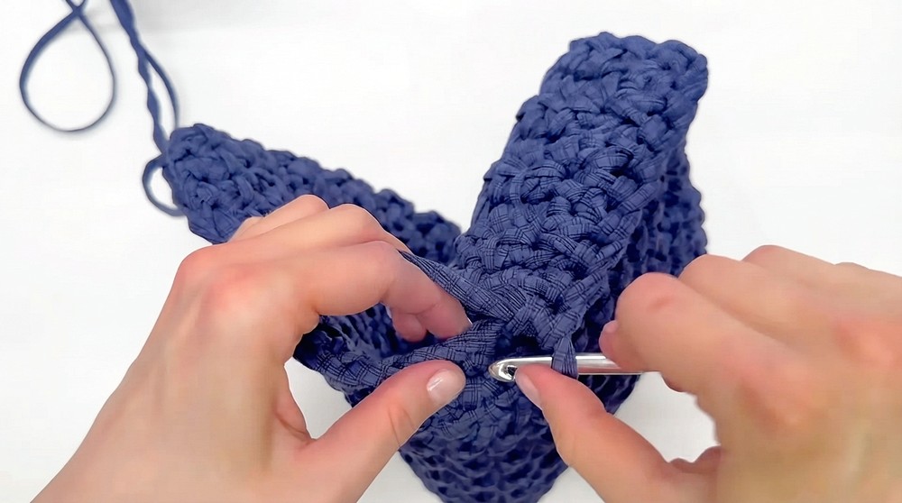 How To Crochet Beautiful Bag (7)
