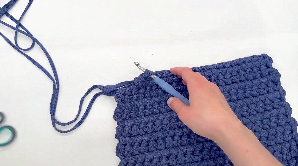 How To Crochet Beautiful Bag (8)