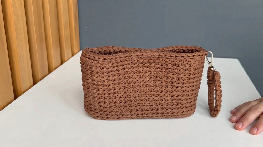 How To Crochet Cosmetic Bag Clutch (9)