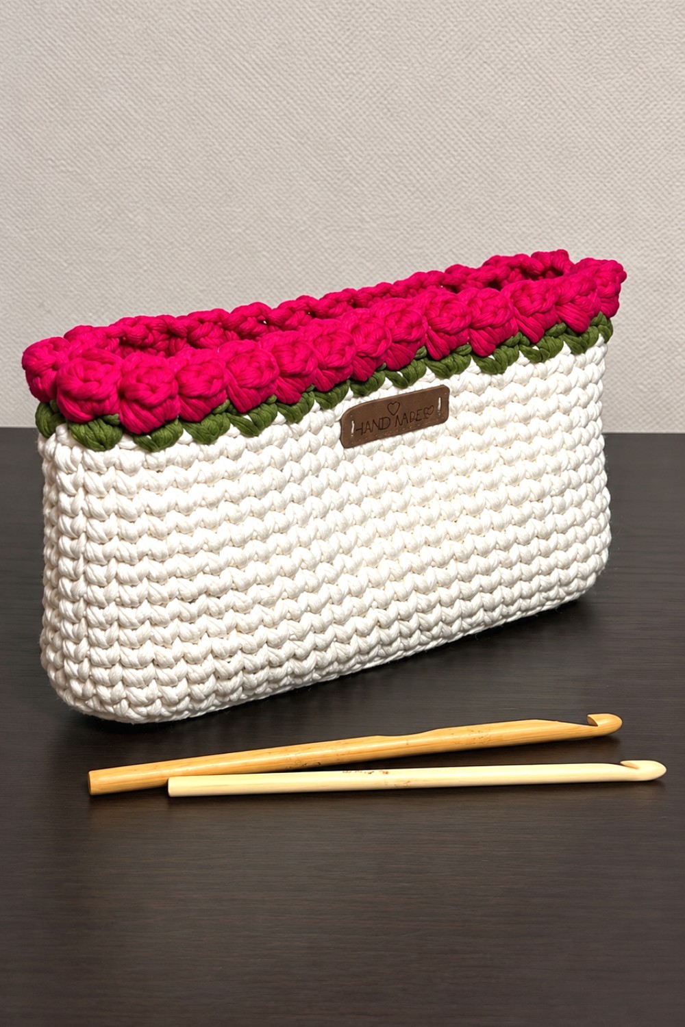 How To Crochet Cosmetic Bag With Roses (2)