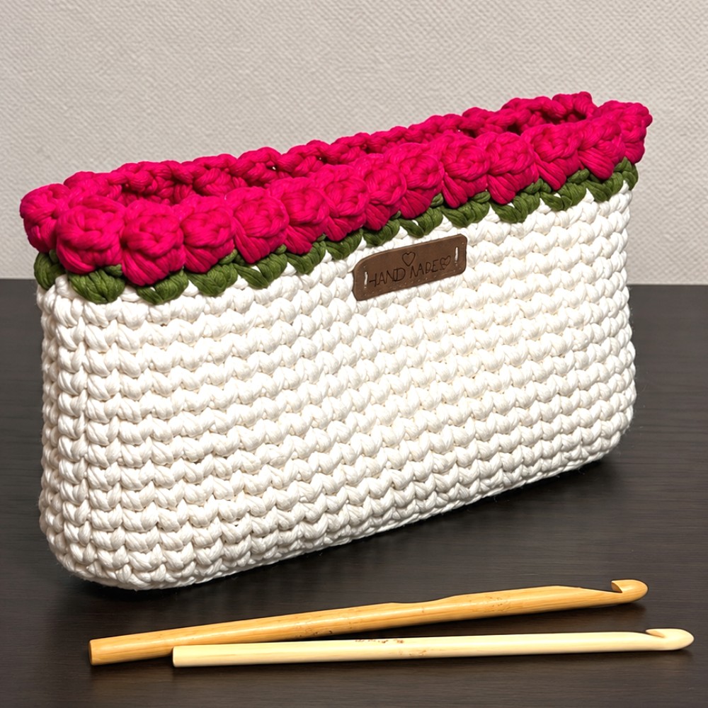 How To Crochet Cosmetic Bag With Roses (4)