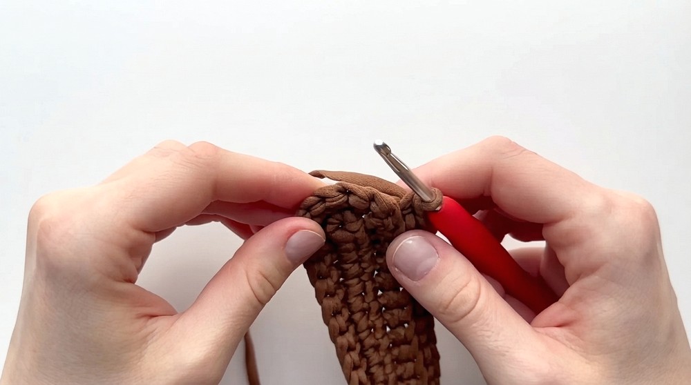 How To Crochet Easy Mk Shoulder Bag From One Skein (11)