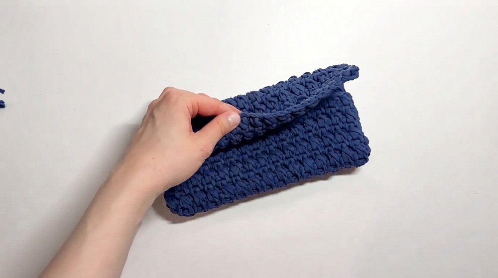 How To Crochet Easy Pattern For A Clutch Bag (6)