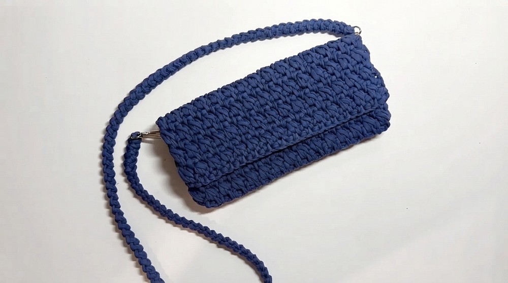 How To Crochet Easy Pattern For A Clutch Bag (7)
