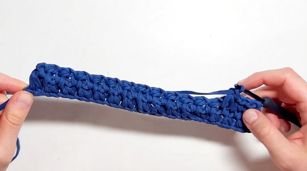 How To Crochet Easy Pattern For A Clutch Bag (9)