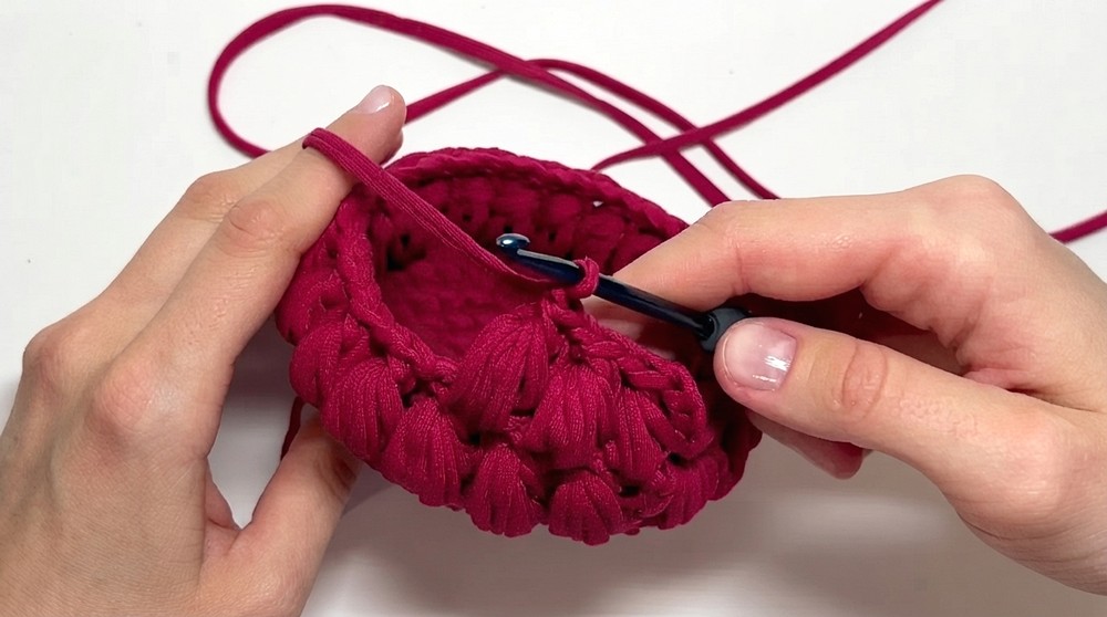 How To Crochet Fluffy Basket Made From 1 Skein (10)