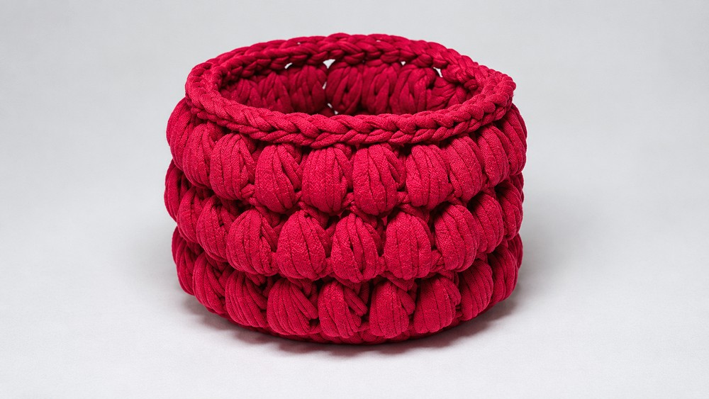 How To Crochet Fluffy Basket Made From 1 Skein (5)
