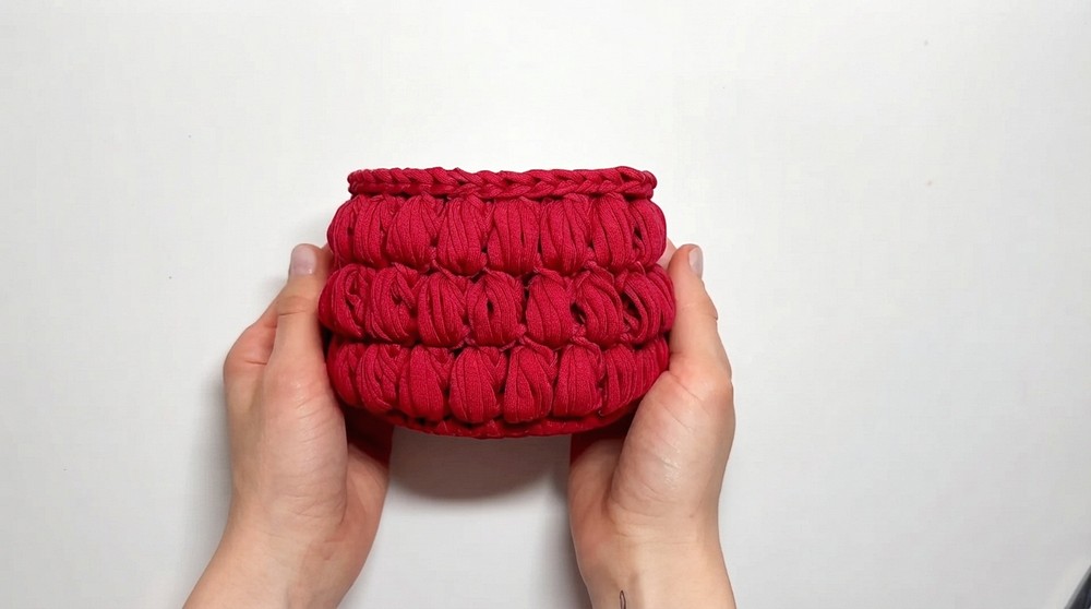 How To Crochet Fluffy Basket Made From 1 Skein (6)