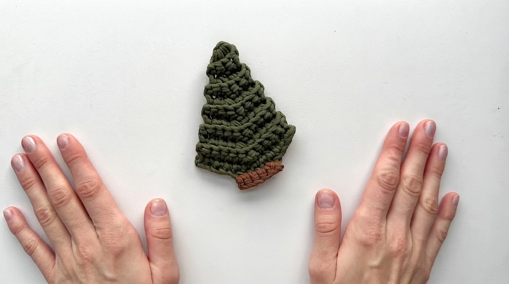 How To Crochet New Year's Keychains Decorations (10)