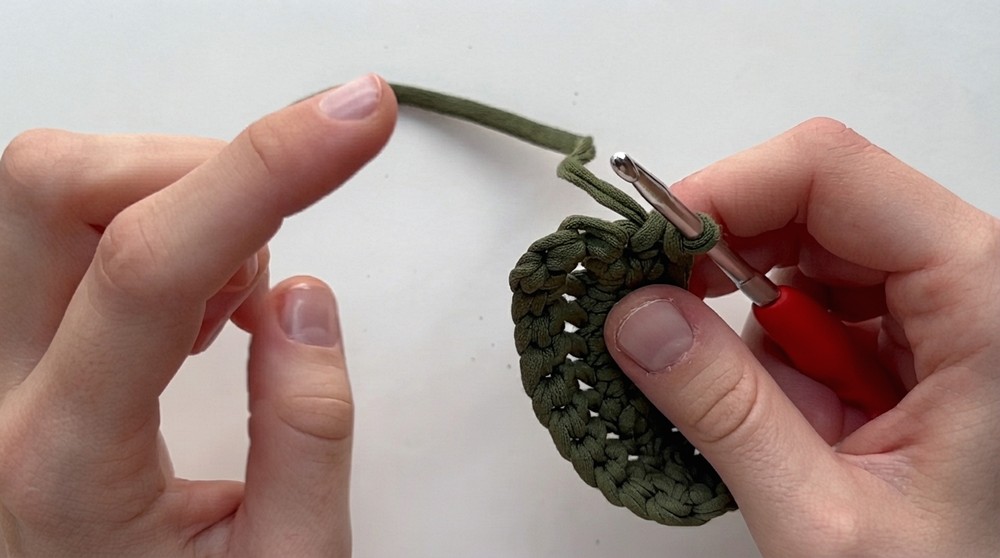 How To Crochet New Year's Keychains Decorations (13)