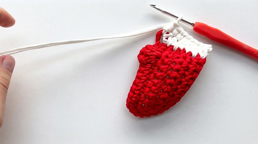 How To Crochet New Year's Keychains Decorations (14)