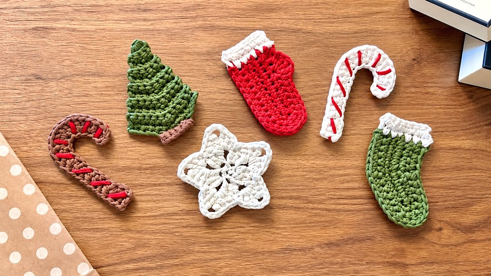 How To Crochet New Year's Keychains Decorations (3)