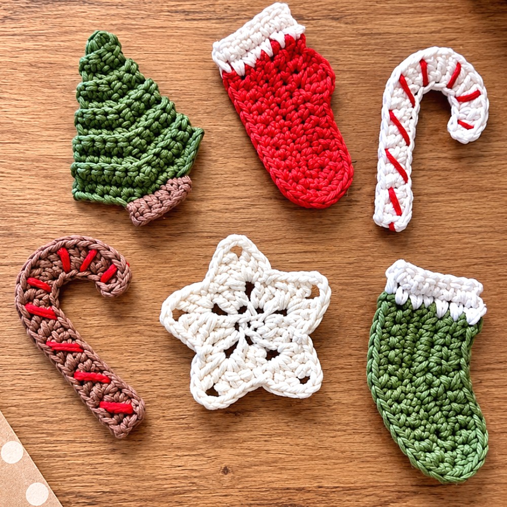 How To Crochet New Year's Keychains Decorations (5)