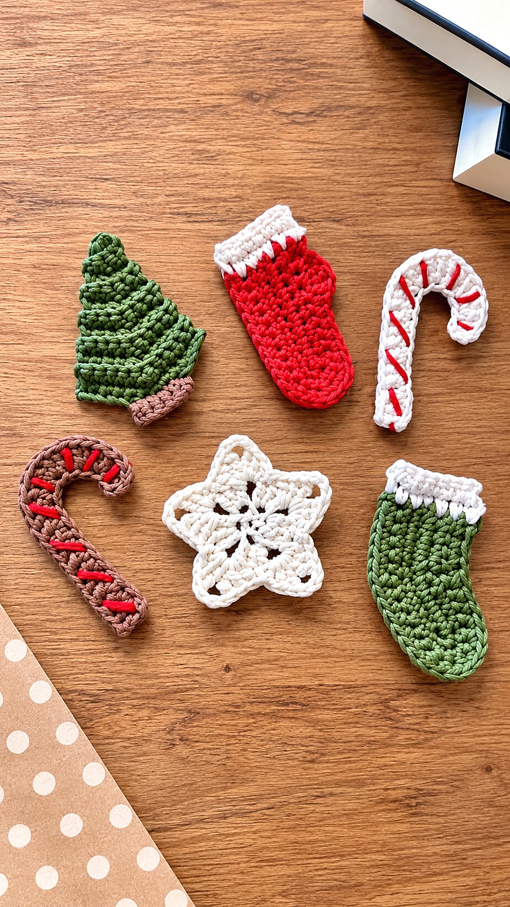 How To Crochet New Year's Keychains Decorations (6)