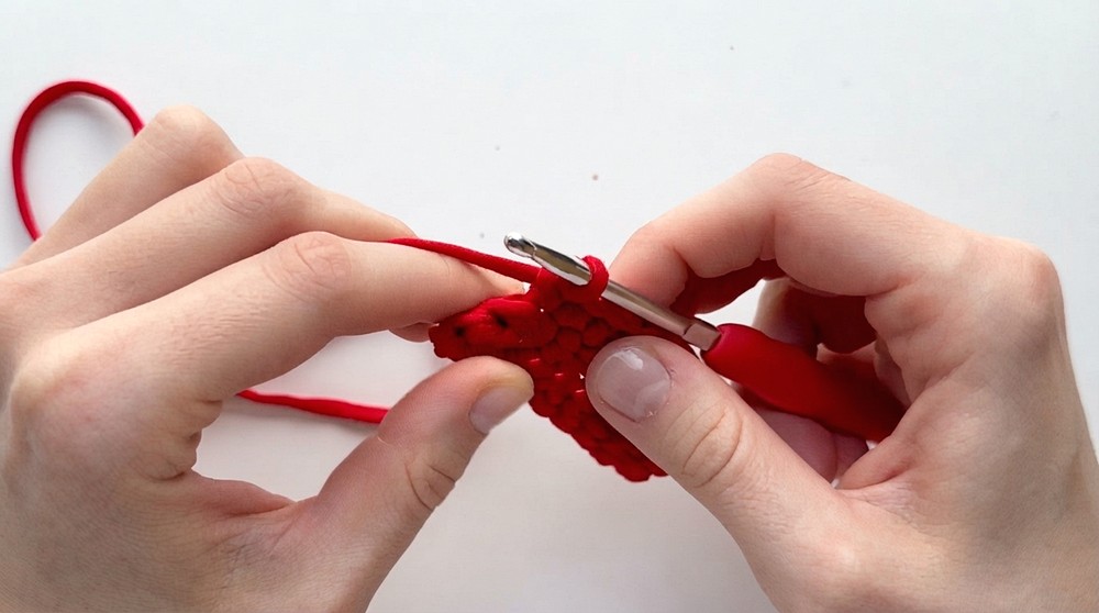 How To Crochet New Year's Keychains Decorations (7)